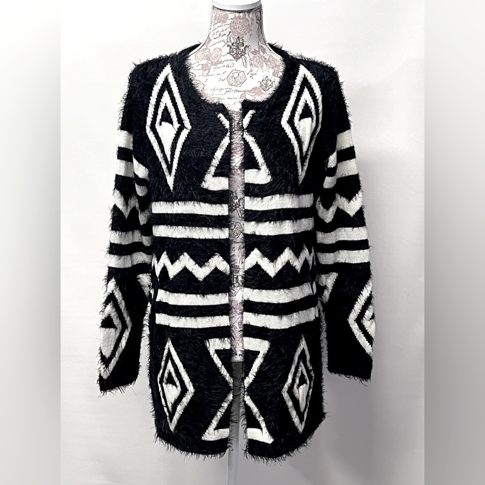 PARKHURST Black and white graphic print‎ cardigan sweater size L.